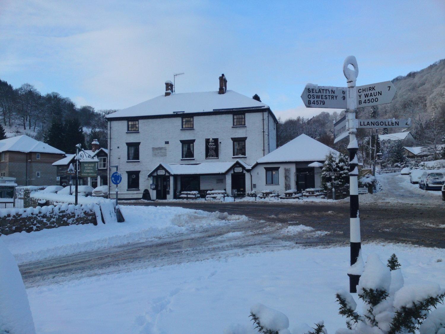 Oyo Glyn Valley Hotel Glyn Ceiriog ภายนอก รูปภาพ