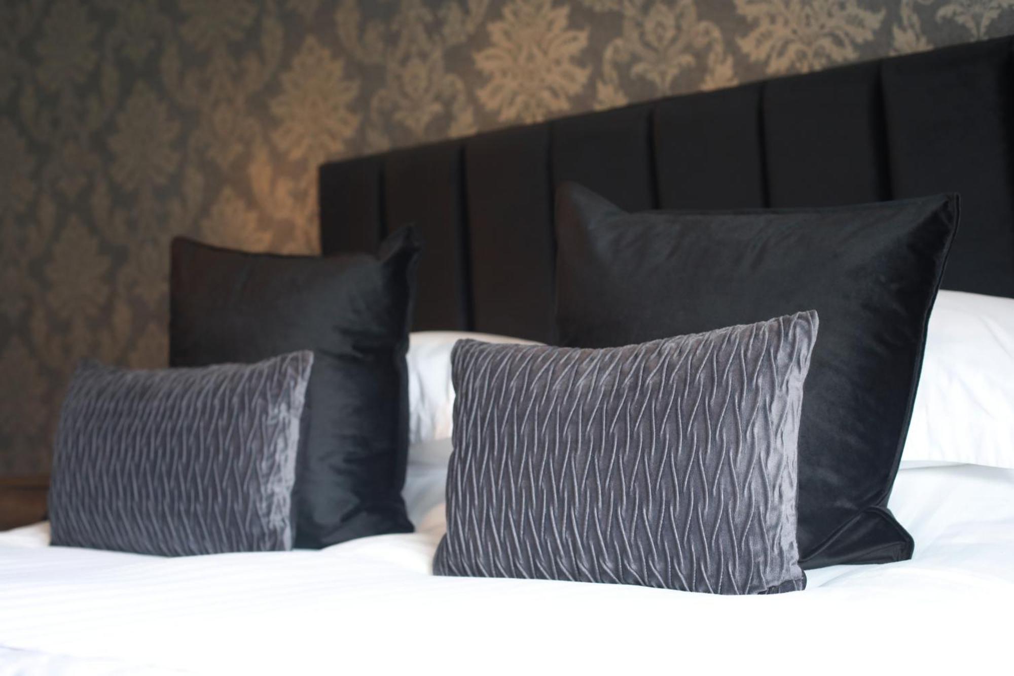 Oyo Glyn Valley Hotel Glyn Ceiriog ภายนอก รูปภาพ