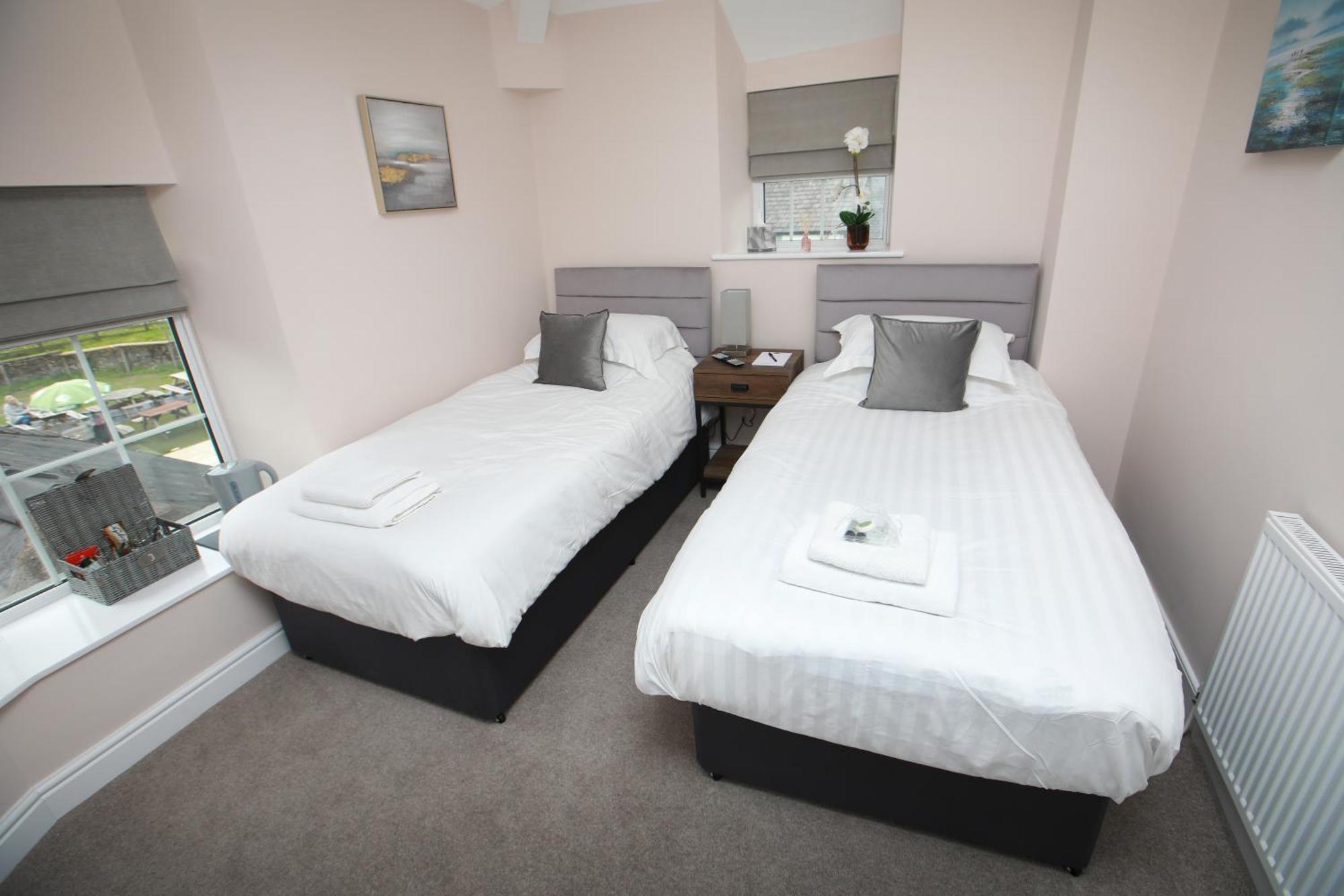 Oyo Glyn Valley Hotel Glyn Ceiriog ภายนอก รูปภาพ